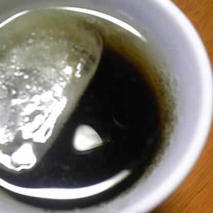 ドリップコーヒーを冷やして炭酸を優しく注いで画像撮った後に混ぜて飲みました。
爽やかなコーヒーだー！
炭酸とコーヒー好きとしてはアリなコラボです！ありがとうござ